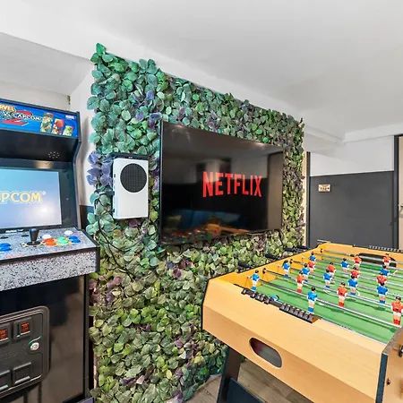 Artists Abode In - Hot Tub Holiday home *