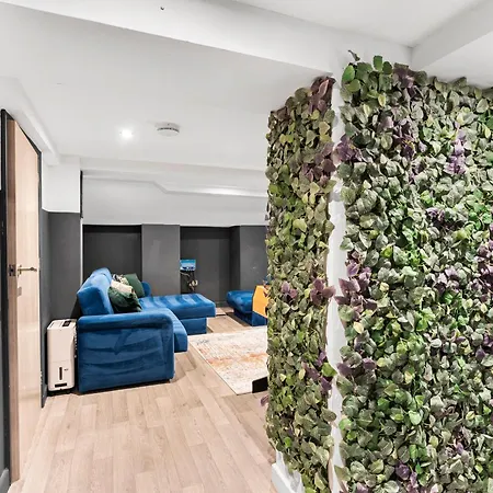 Artists Abode In - Hot Tub Holiday home *