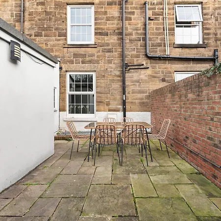 Artists Abode In - Hot Tub Whitby