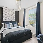 Semesterbostad Artists Abode In - Hot Tub *