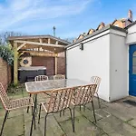 Semesterbostad Artists Abode In - Hot Tub