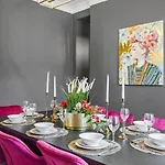 Artists Abode In - Hot Tub