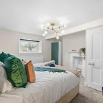 Artists Abode In - Hot Tub *