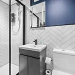 Artists Abode In - Hot Tub בית נופש