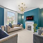 Artists Abode In - Hot Tub Whitby