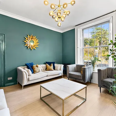 Artists Abode In - Hot Tub Whitby