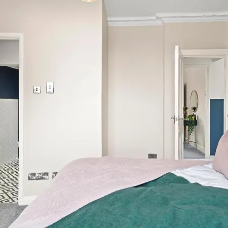 Artists Abode In - Hot Tub