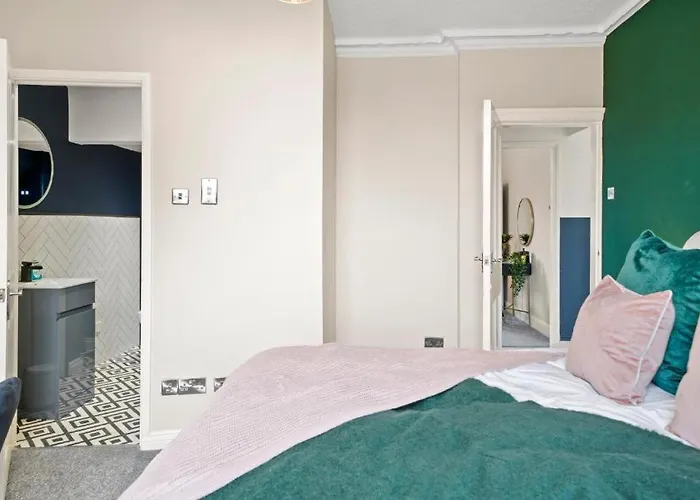Artists Abode In - Hot Tub